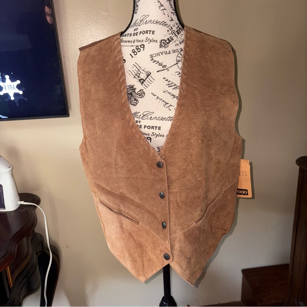Brown Suede Vest with Button Closure G400‎